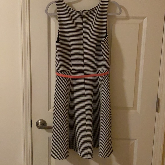Elle women’s size 6 stripped belt dress - Picture 2 of 3